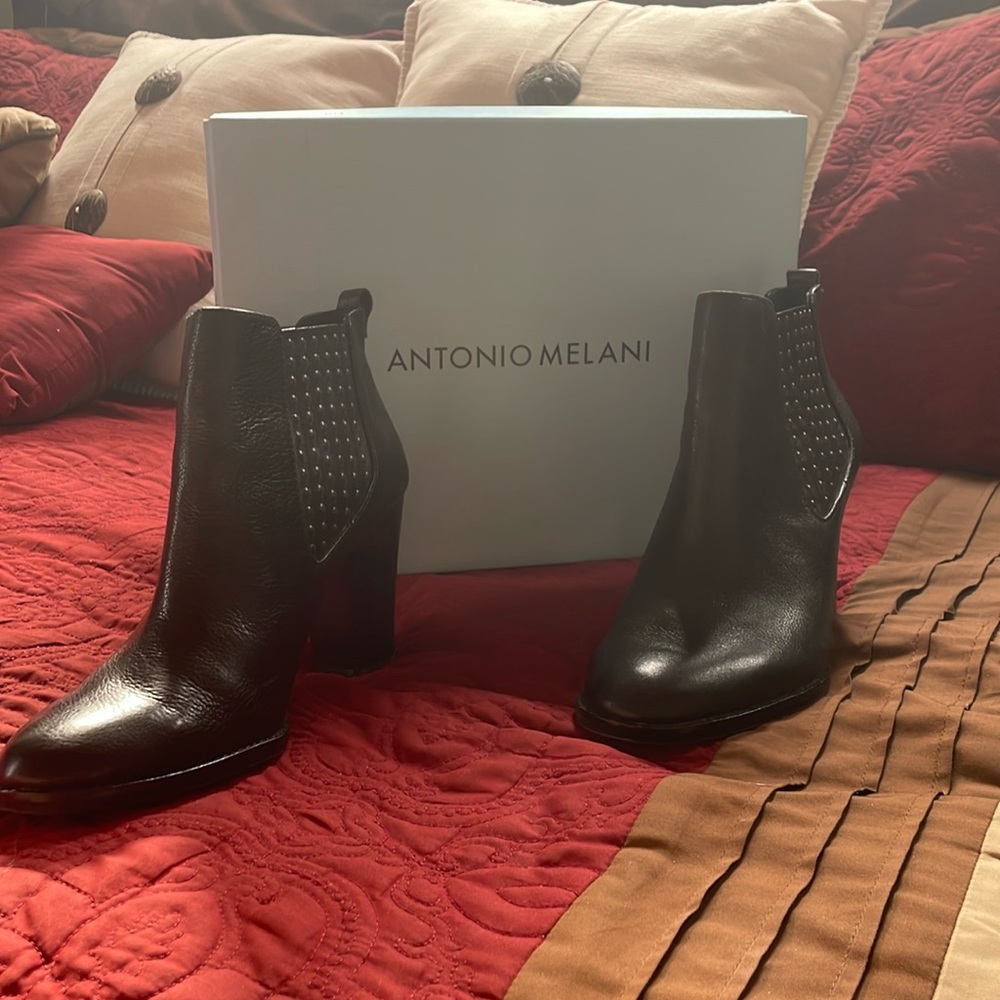 Antonio Melani Eadie Black Studded Leather Ankle Boots booties Size 10